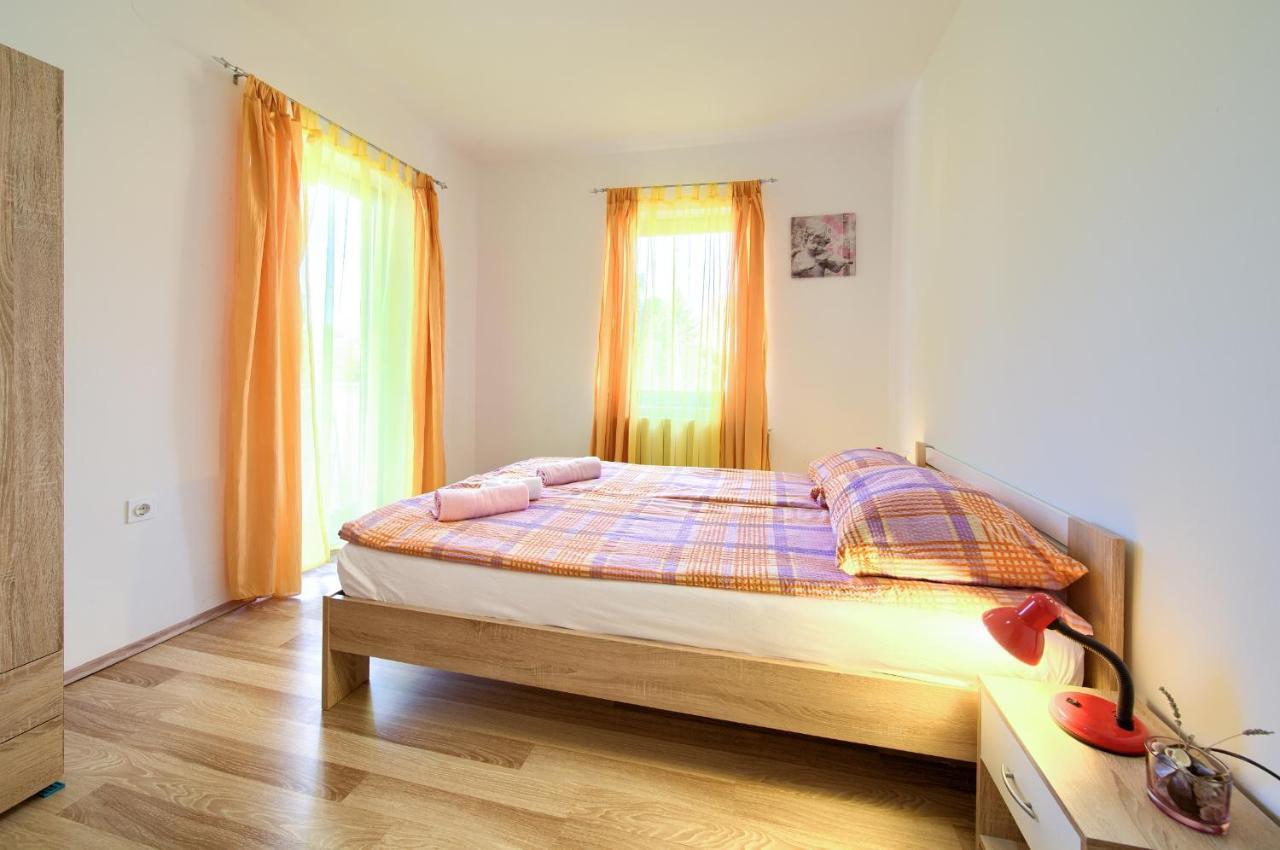 Apartman Mihael Malinska Exterior foto